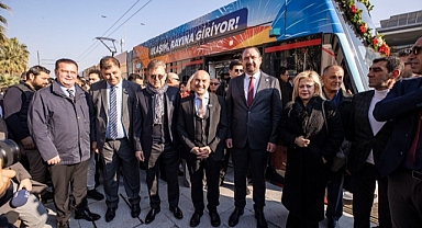 Güle güle 2022, hoş geldin Çiğli Tramvayı