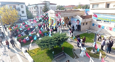 İyi Parti Menderes’ten şölen havasında kongre