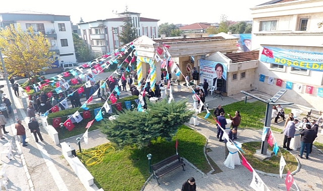 İyi Parti Menderes’ten şölen havasında kongre