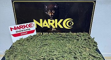 İzmir'de 1,5 kilogram esrar ele geçirildi