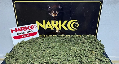 İzmir'de 1,5 kilogram esrar ele geçirildi