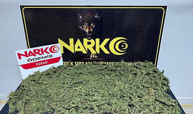 İzmir'de 1,5 kilogram esrar ele geçirildi
