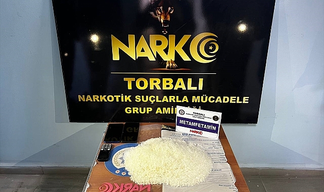 İzmir'de 1,5 kilogram sentetik uyuşturucu ele geçirildi