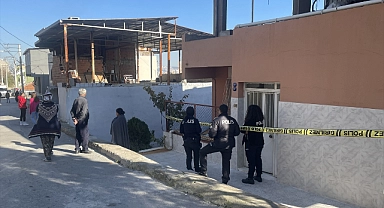 İzmir'de eşi tarafından bıçaklanan kadın öldü