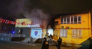 İzmir'de ilkokulda çıkan yangın hasara neden oldu