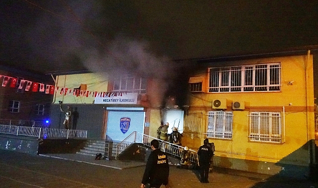 İzmir'de ilkokulda çıkan yangın hasara neden oldu