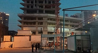 İzmir'de kule vinç devrildi: 5 ölü