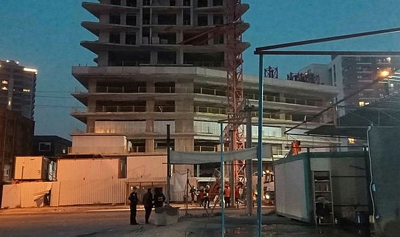 İzmir'de kule vinç devrildi: 5 ölü