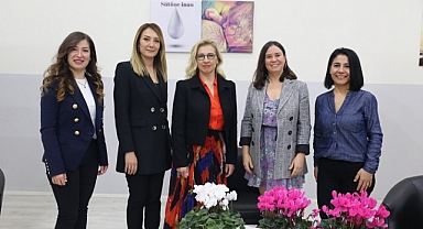 Karşıyaka’da Annelerle En Kutsal Söyleşi