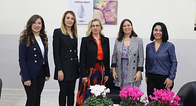 Karşıyaka’da Annelerle En Kutsal Söyleşi