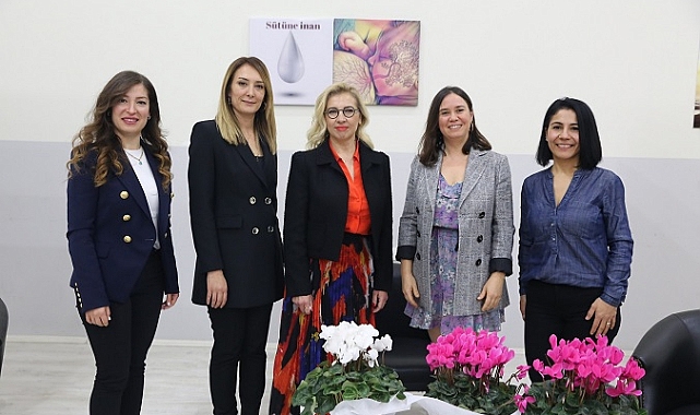 Karşıyaka’da Annelerle En Kutsal Söyleşi