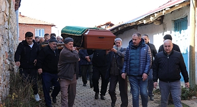 Kütahya'da sokakta ölü bulunan kadının cenazesi defnedildi