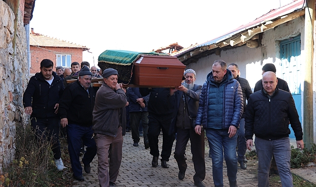 Kütahya'da sokakta ölü bulunan kadının cenazesi defnedildi