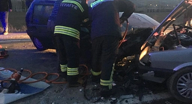 Manisa'da otomobillerin çarpıştığı kazada 1 kişi öldü,