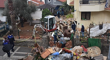 Marmaris'te bir evde çok sayıda kedi köpek ölüsü bulundu