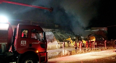 Mobilya fabrikası yangında hasar gördü