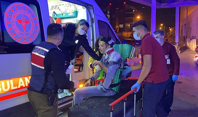 Otomobilin panelvanla çarpışması sonucu 9 kişi yaralandı