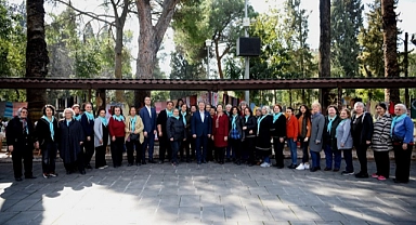 Yılbaşı hediyeleri Bornovalı kadınlardan
