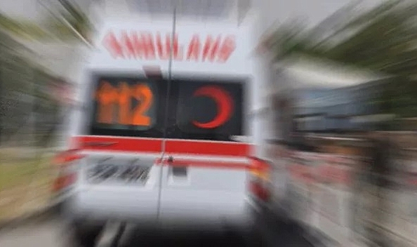 Afyonkarahisar'da iki kamyonetin çarpıştığı kazada 1 kişi öldü, 3 kişi yaralandı