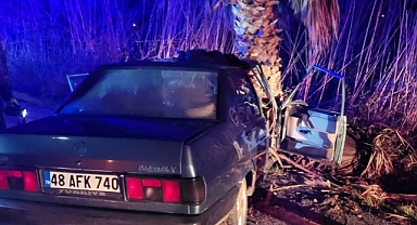 Ağaca çarpan otomobildeki 1 kişi öldü, 1 kişi yaralandı