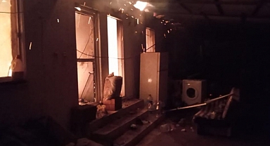 Akyaka'da yangın çıkan ev kullanılamaz hale geldi