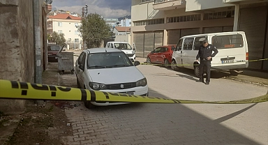 Aydın'da otomobilde silahla vurulan kadın yaralandı
