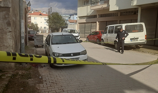 Aydın'da otomobilde silahla vurulan kadın yaralandı