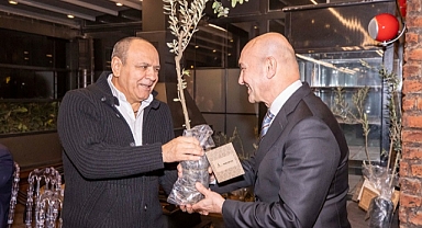 Başkan Soyer’in gıda desteği projesine İZSİAD desteği