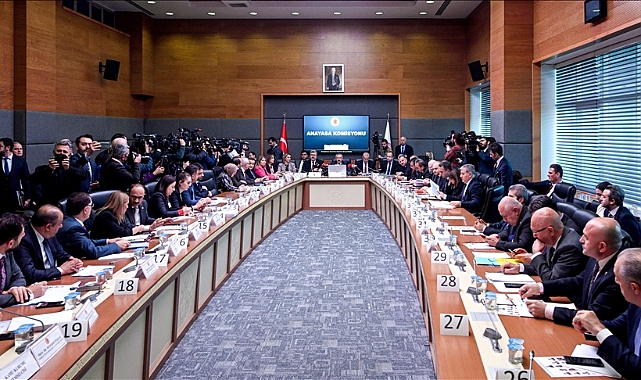 Başörtüsü teklifi komisyondan geçti