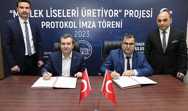 Bergama’nın parklarını öğrencilerin yaptığı banklar süsleyecek