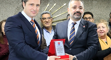 CHP İzmir İl Başkanlığında devir teslim töreni gerçekleştirildi