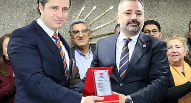 CHP İzmir İl Başkanlığında devir teslim töreni gerçekleştirildi