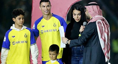 Cristiano Ronaldo sözleşme imzaladı