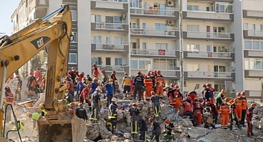 Depremde yıkılan binayla ilgili 2 kamu görevlisi ağır cezada yargılanacak