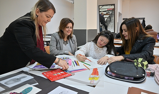 Down sendromlu Selin, üniversitede moda tasarımcısı olarak yetişiyor