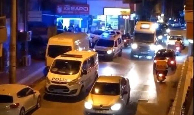 İzmir'de 2 kişinin öldüğü silahlı kavgaya ilişkin 2 zanlı tutuklandı