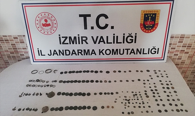 İzmir'de 238 parça tarihi eser ele geçirildi