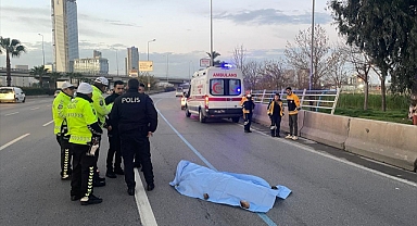 İzmir'de bir kişi yol kenarında ölü bulundu