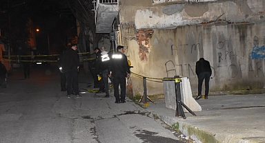 İzmir'de silahlı saldırıya uğrayan genç yaralandı