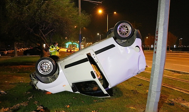 İzmir’de takla atan aracın sürücüsü olay yerinden kaçtı