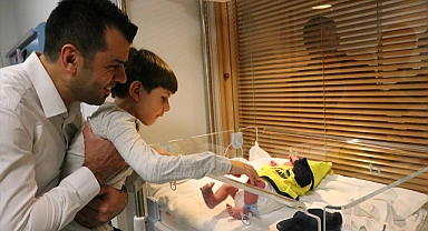 İzmir'de yeni yılın ilk bebeği dünyaya geldi