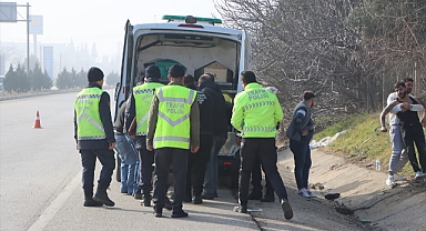 Kazaya müdahale edenlere kamyonetin çarpması sonucu 1 kişi öldü