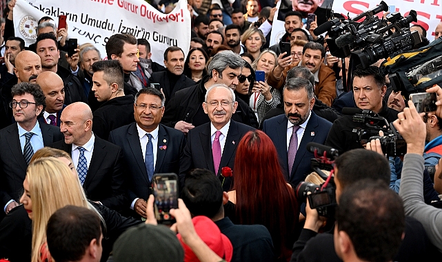 Kılıçdaroğlu, İzmir'de Roman Buluşması'na katıldı