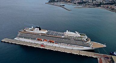 Kuşadası dört mevsim kruvaziyer gemisi ağırlıyor