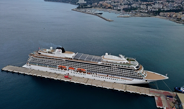 Kuşadası dört mevsim kruvaziyer gemisi ağırlıyor