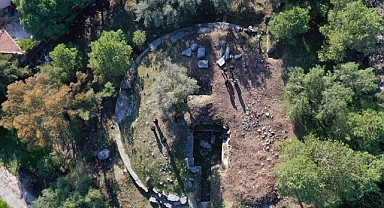 Kuşadası'ndaki yüzey araştırmasında 2 bin 350 yıllık tümülüs bulundu