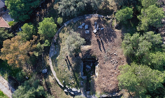 Kuşadası'ndaki yüzey araştırmasında 2 bin 350 yıllık tümülüs bulundu