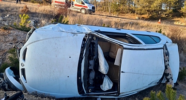 Kütahya'da devrilen otomobilin sürücüsü öldü