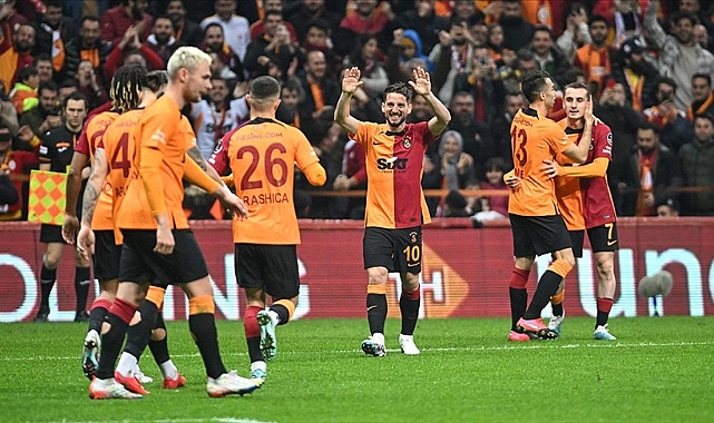 Lider Galatasaray kazanmaya devam ediyor
