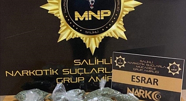 Manisa'da bir miktar esrar ele geçirildi, 2 şüpheli tutuklandı